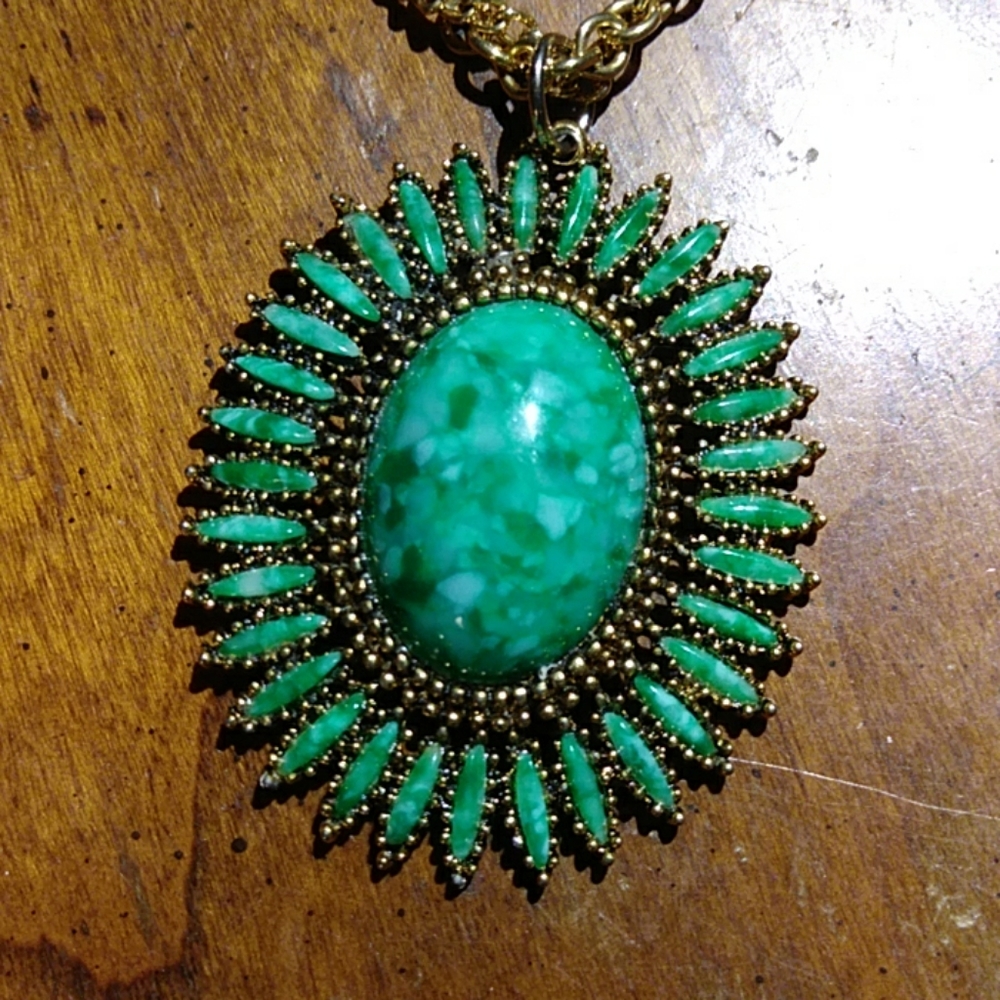 Vintage Celebrity necklace green see pictures nice brass pendant & chain